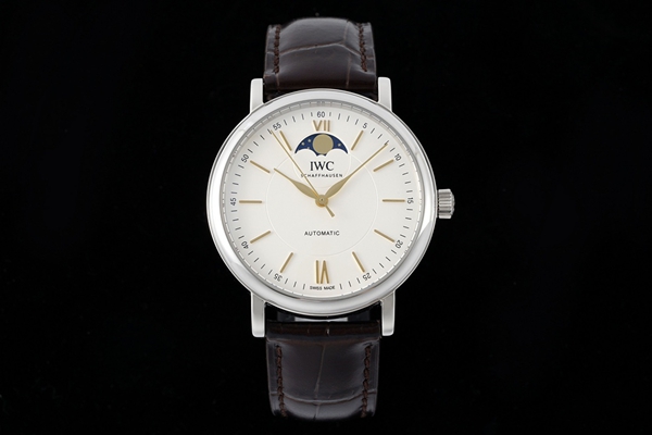 アイ・ダブリュー・シー正面デザイン